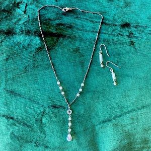 Y- Necklace and earrings clear / white crystal and gunmetal
